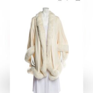 Elegant Cream Fur-Trimmed Shawl